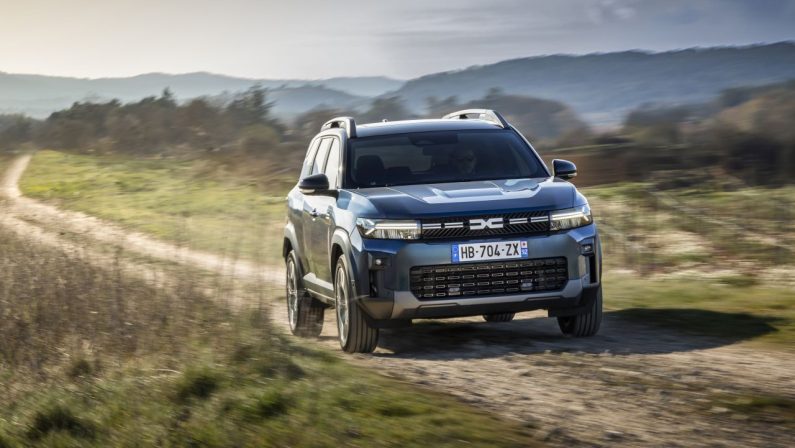 Dacia Bigster, C-SUV efficiente grazie alla motorizzazione Hybrid 155