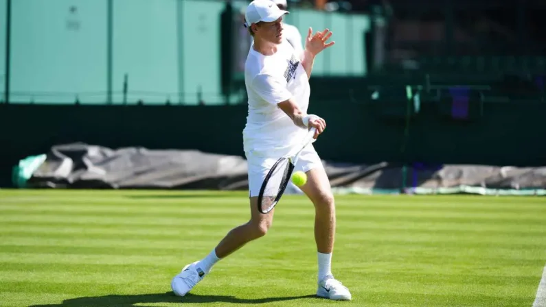 Debutto ok di Sinner sull’erba, Norrie battuto al Giorgio Armani Classic
