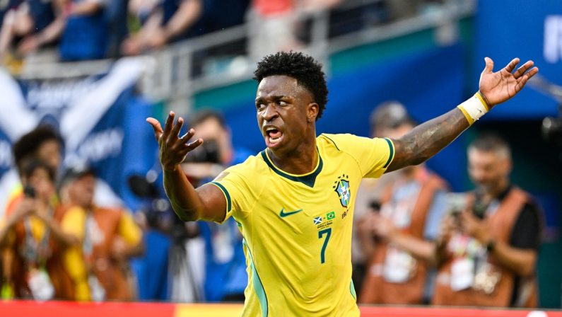 Vinicius trascina il Brasile al primo posto nel girone C, 3-0 alla Scozia