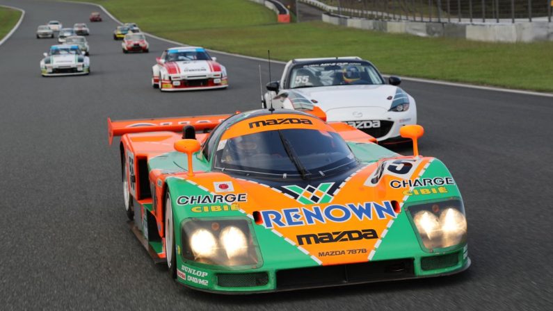 La Mazda 787B torna sul Circuito de la Sarthe per celebrare vittoria a Le Mans