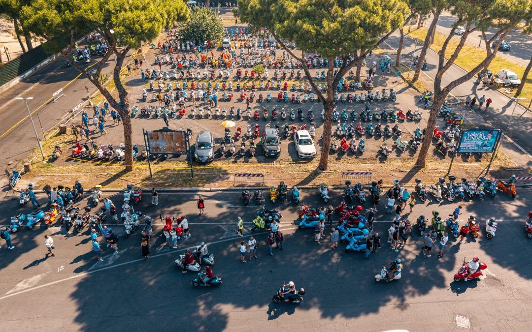 “Vespa Roma 2026 – 80 Years of an Icon” è entrata nel vivo