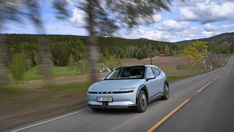 Hyundai svela la IONIQ 3, la compatta elettrica sviluppata per l’Europa