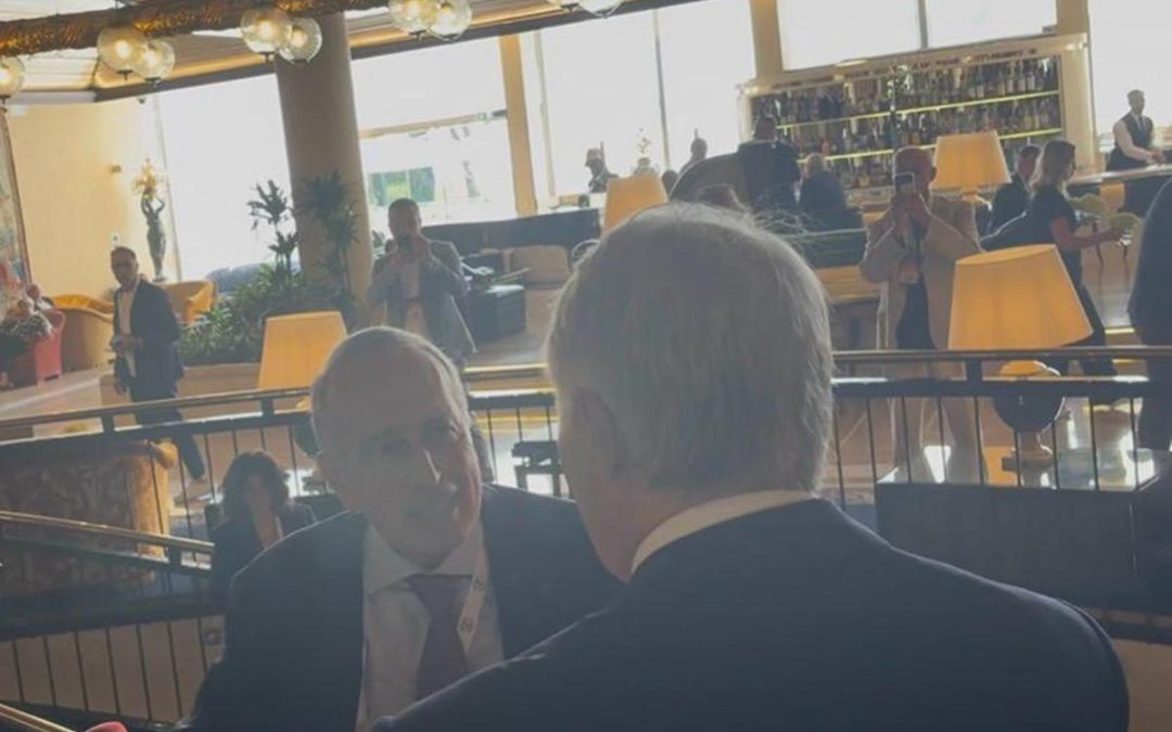 Figc elegge il presidente, sfida Malagò-Abete. Protesta dei tifosi