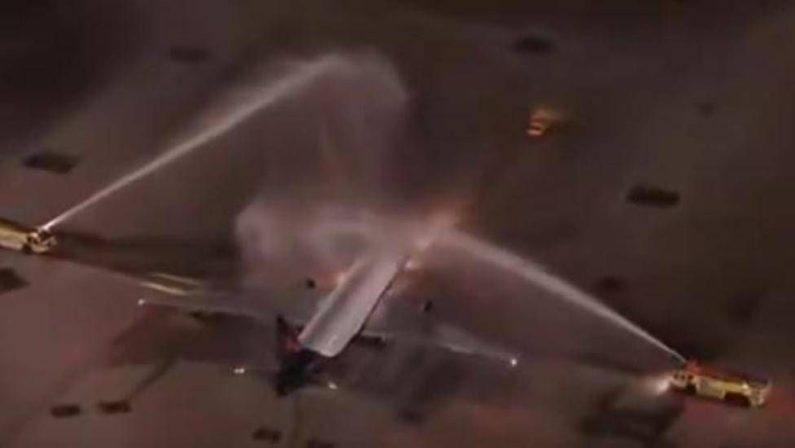 Mondiali, il Brasile parte e l’aereo viene… battezzato