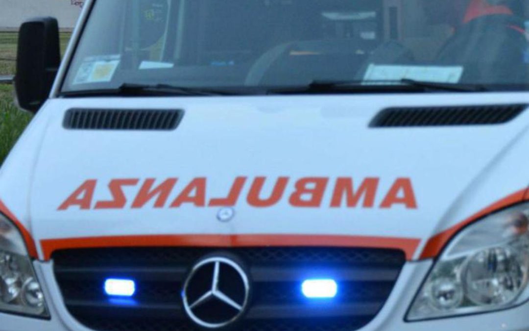 Scontro frontale tra due auto nel torinese, muore 19enne