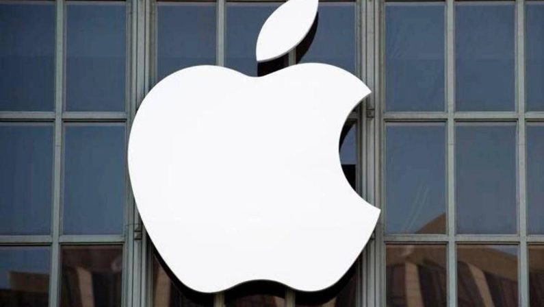 Apple, Siri Ai non disponibile in Europa: “Colpa dell’Ue”