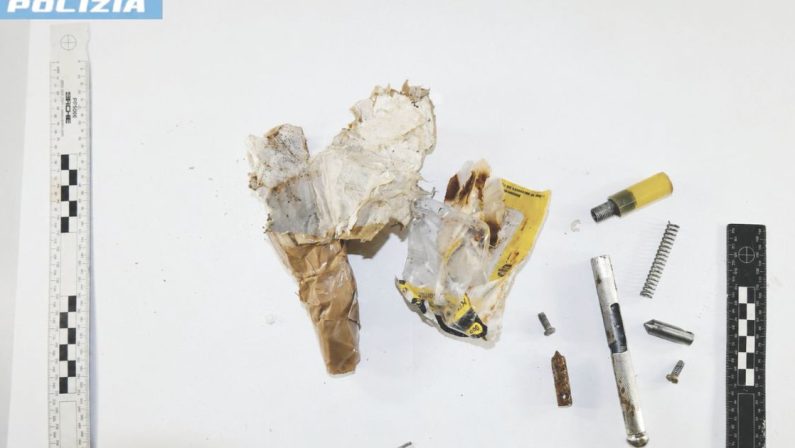 L’arsenale del clan Riviezzi nei boschi di Pignola: spunta la “penna pistola”