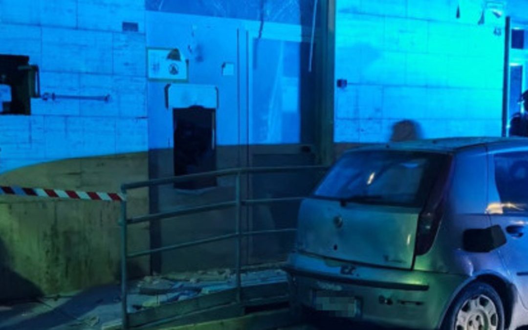 Assalto al Postamat di Barletta ma i ladri fuggono a mani vuote