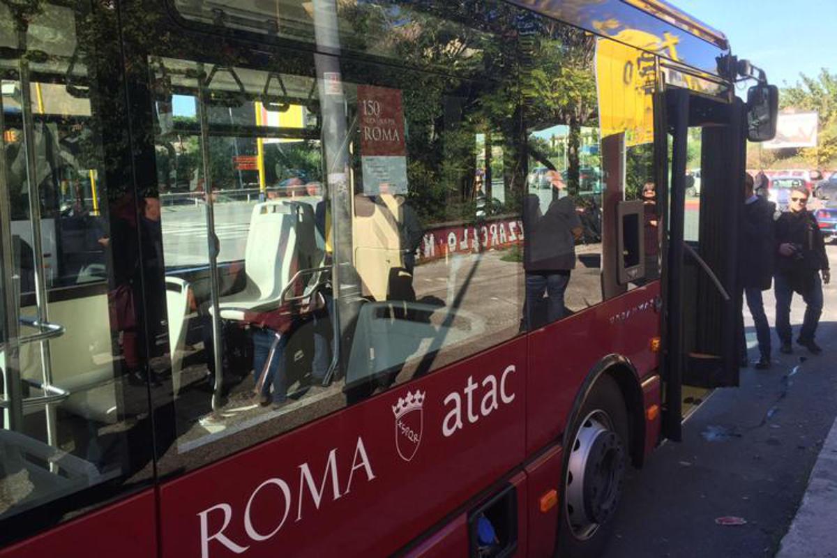 https://www.quotidianodelsud.it/wp-content/uploads/2026/06/atac-bus-tagliato.jpeg