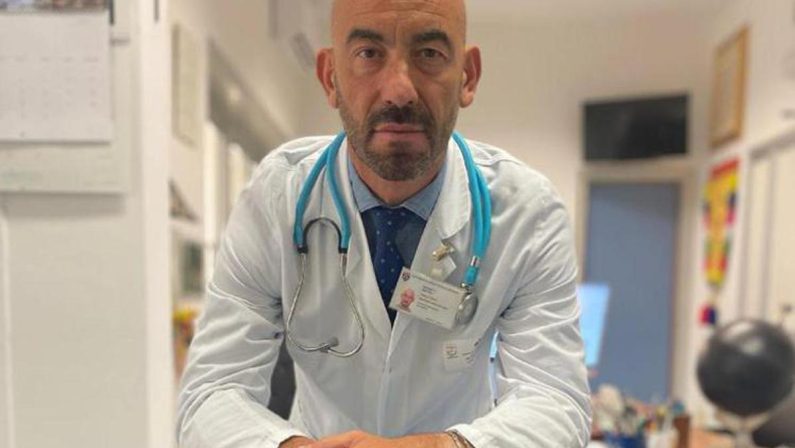 Tumori, Bassetti: “Vaccini a mRna funzionano, vediamo se il solito fenomeno continuerà a chiamarli sieri genici”