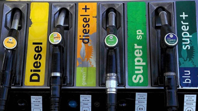 Carburanti, sconto accise fino al 3 luglio: ridotto a 5 cent lo sconto sul diesel