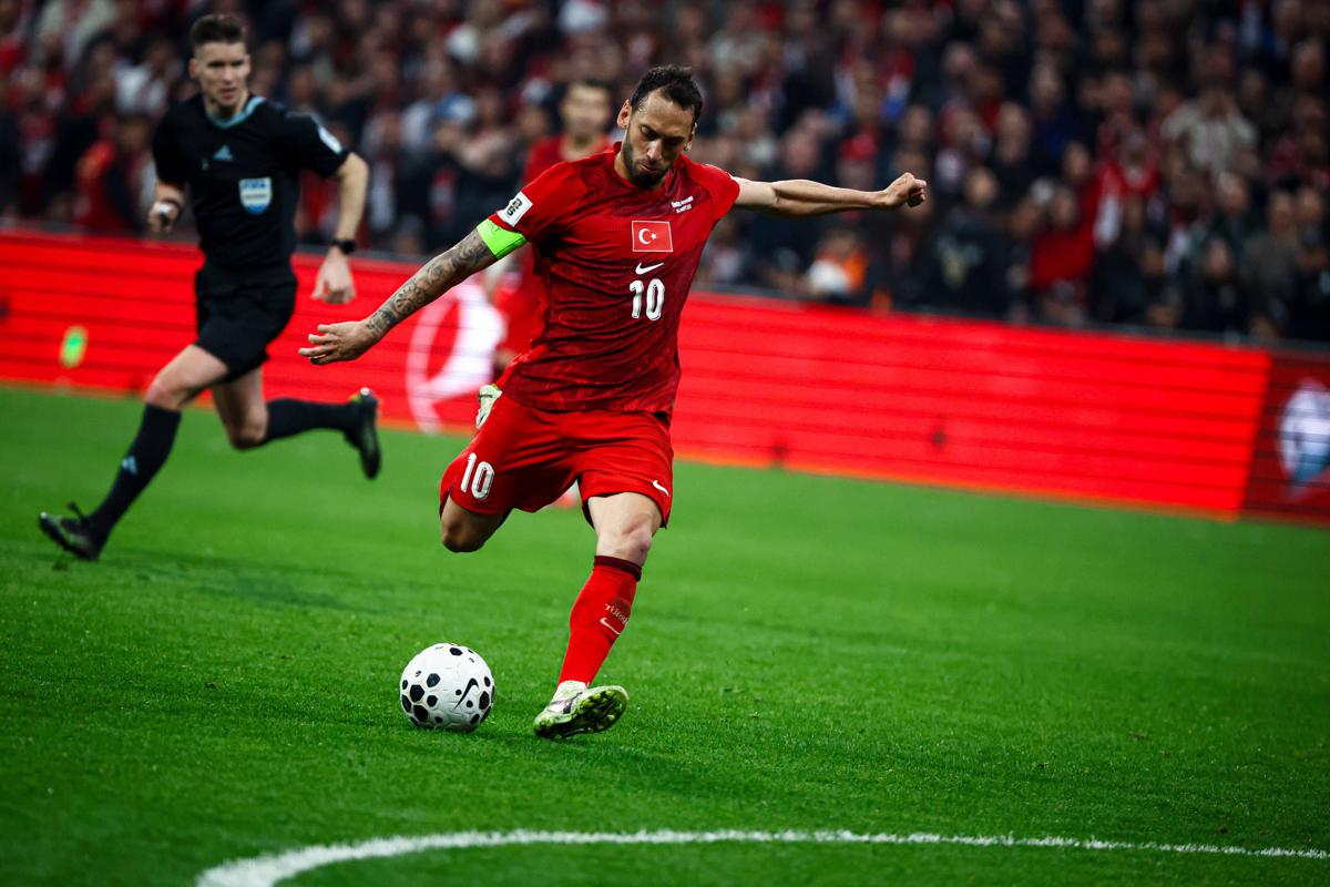 https://www.quotidianodelsud.it/wp-content/uploads/2026/06/calhanoglu-turchia-ipa-fg.jpeg