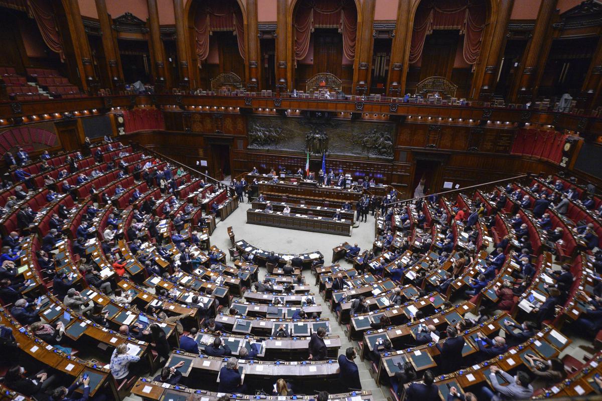 https://www.quotidianodelsud.it/wp-content/uploads/2026/06/camera-aula-fg.jpeg