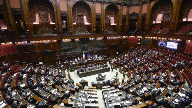 Decreto Carburanti, maggioranza cambia il testo alla Camera: dovrà tornare al Senato