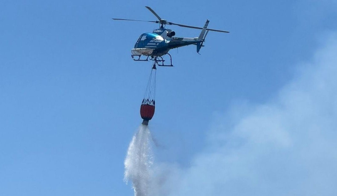 Uno dei canadair in azione