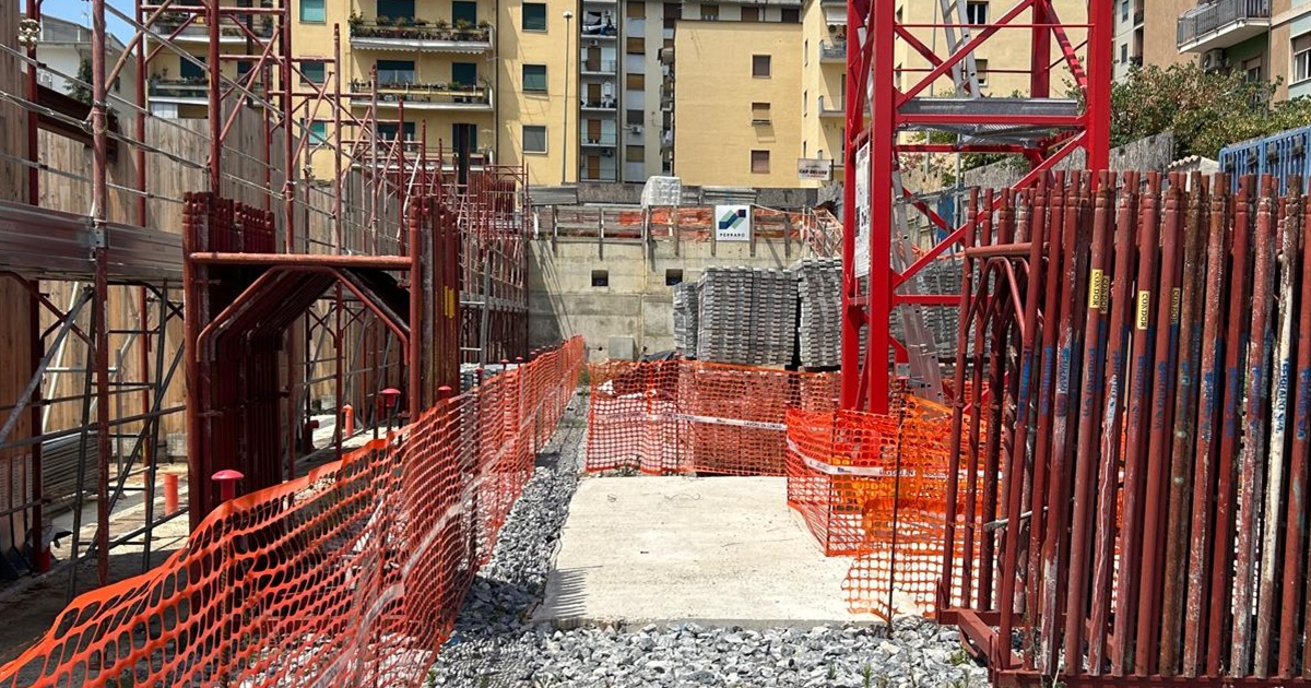 https://www.quotidianodelsud.it/wp-content/uploads/2026/06/cantiere-fermi-cosenza-3.jpeg