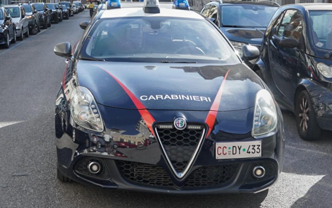 Milano, lite per una donna: uno estrae la pistola, l’altro lo investe e lo uccide