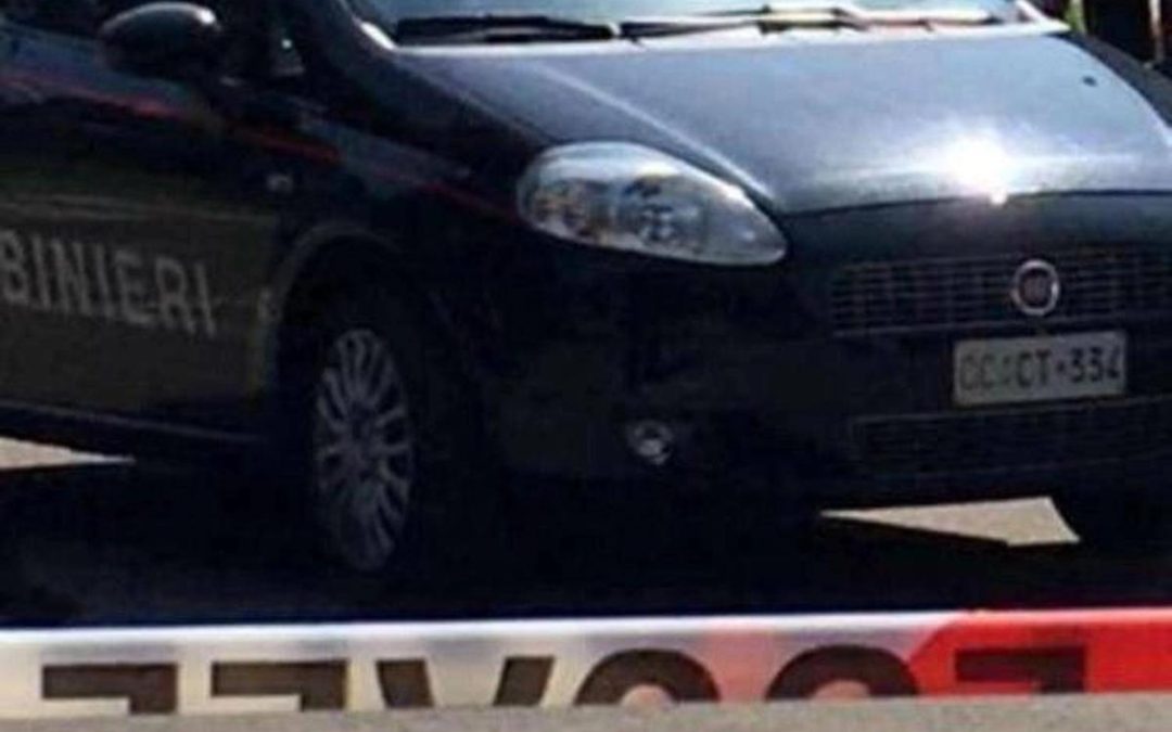Auto esce di strada e finisce in un fosso a Grosseto: muore un uomo di 34 anni, ferita una bimba