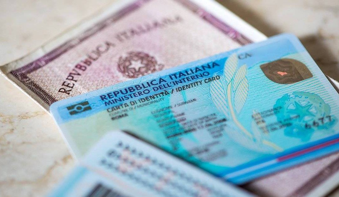 Carta d’identità cartacea, slitta l’addio: fino a quando è valida