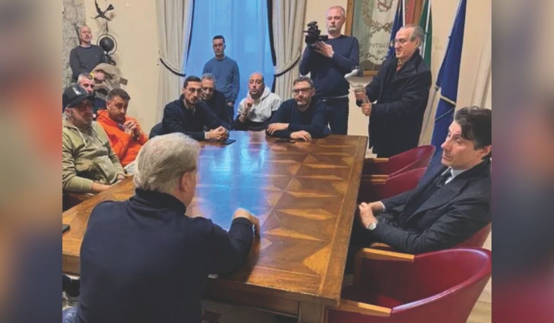 Il sindaco Telesca durante un incontro con i sindacati