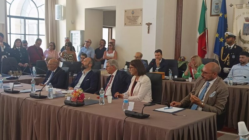 Castrovillari, inizia la consiliatura De Gaio. Ecco la nuova Giunta