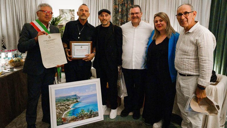 Eros Ramazzotti abbraccia le sue radici: consegnata a Messina la cittadinanza onoraria di Joppolo