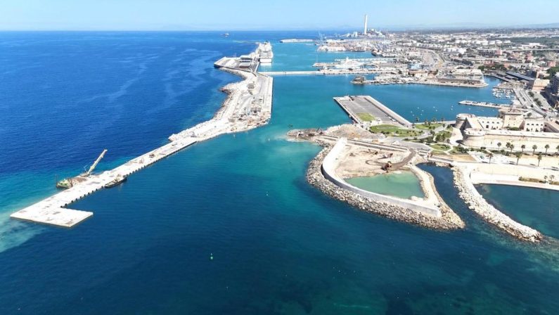 Porti, da oggi attiva apertura a Sud del porto di Civitavecchia