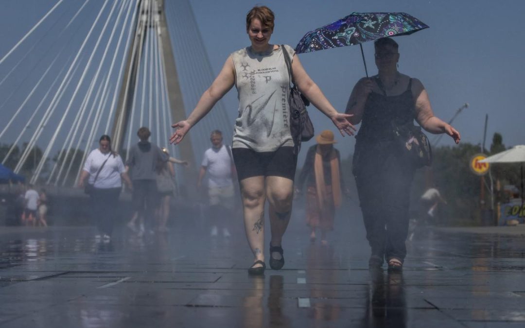 Caldo record in Europa, l’ondata si sposta a Est: Budapest verso i 40°C, allerta in 7 Paesi