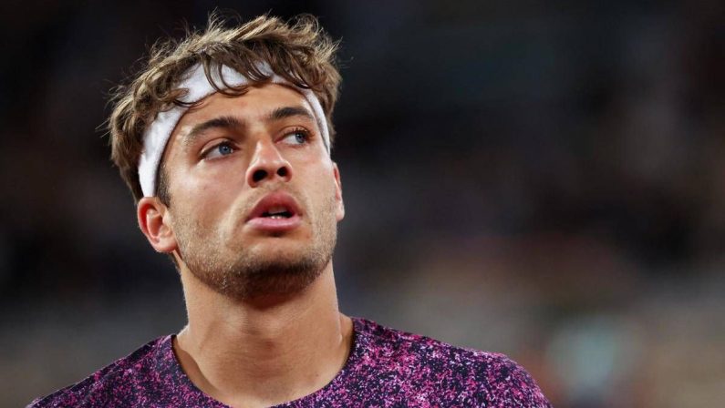 Arnaldi si ritira, Cobolli commosso a Roland Garros: “Ho quasi pianto”
