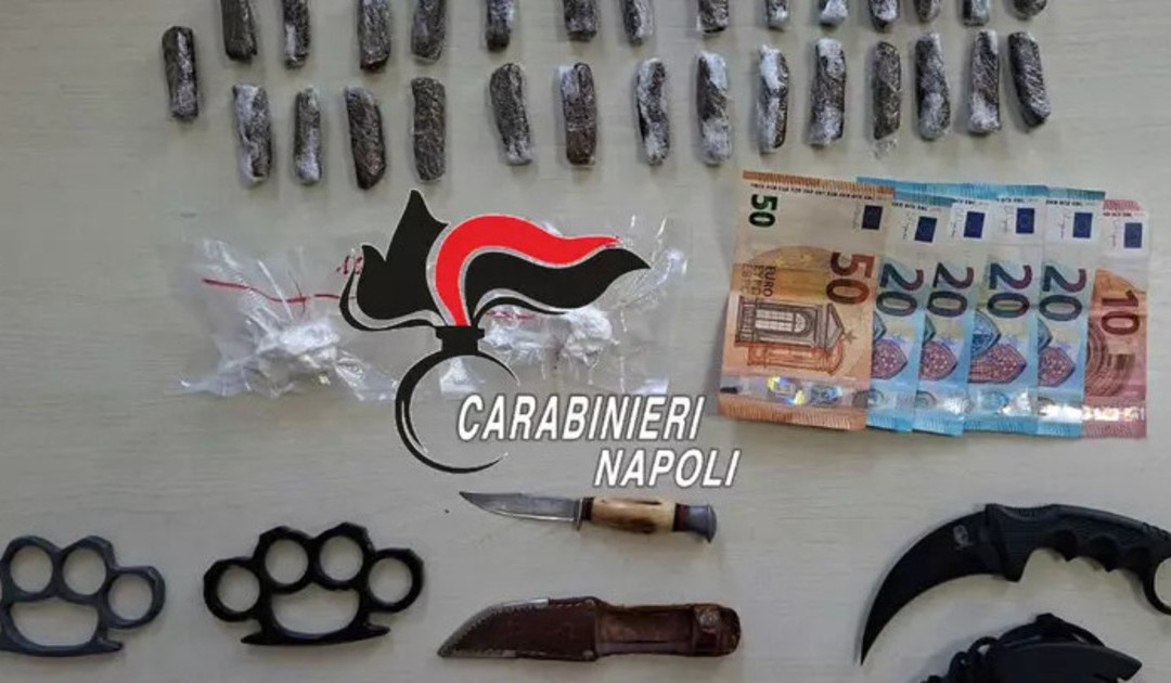 Napoli, in casa cocaina e tirapugni: arrestata la “nonnina dello spaccio”