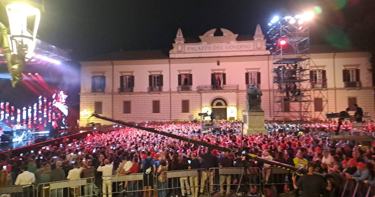https://www.quotidianodelsud.it/wp-content/uploads/2026/06/concerto-cosenza-rai-radio-2.jpeg