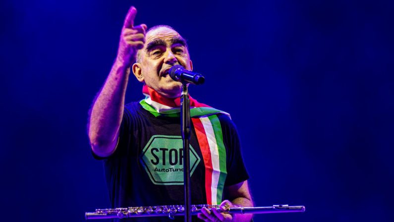 Elio: “De Gregori? Difendo suo diritto a parlare. Vannacci? Non mi piace, sono antifascista”