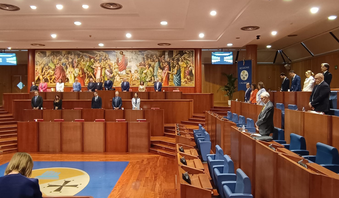 Il minuto di silenzio in Consiglio regionale in ricordo dei braccianti uccisi ad Amendolara