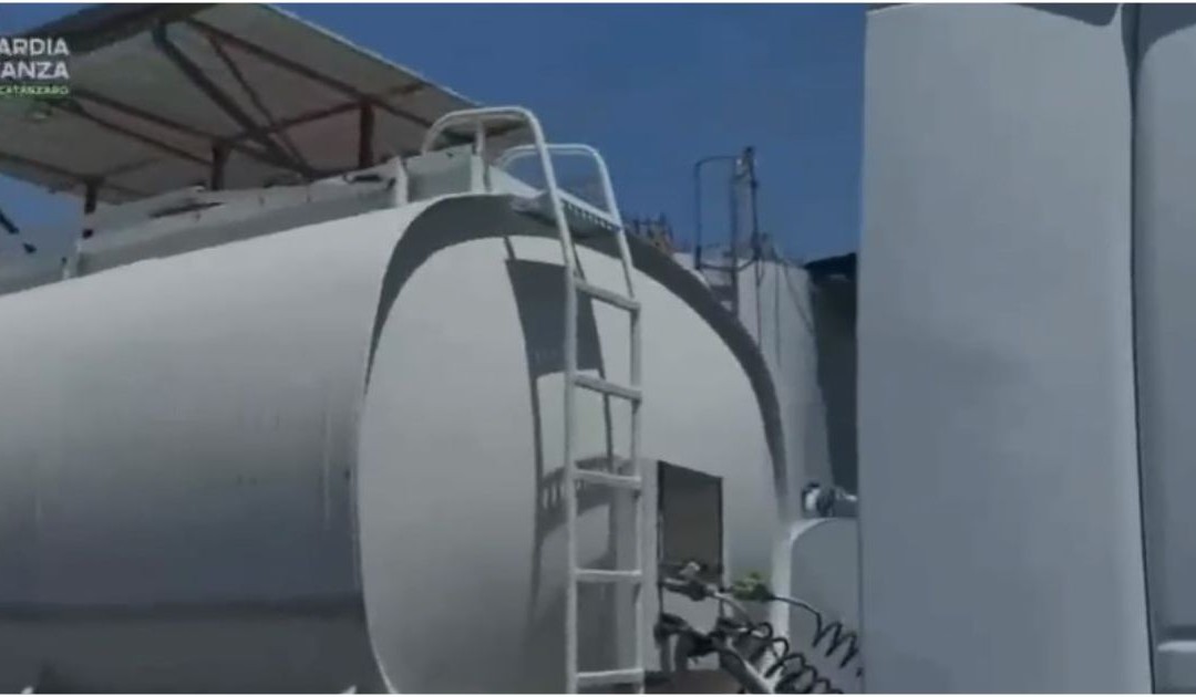 Uno dei depositi di carburante agricolo sotto la lente