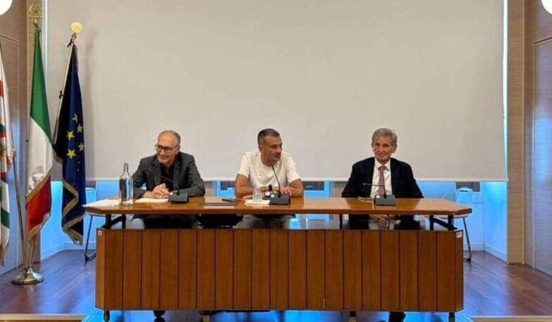 Ex Ilva, Decaro: «Decarbonizzazione e reindustrializzazione per garantire lavoro»