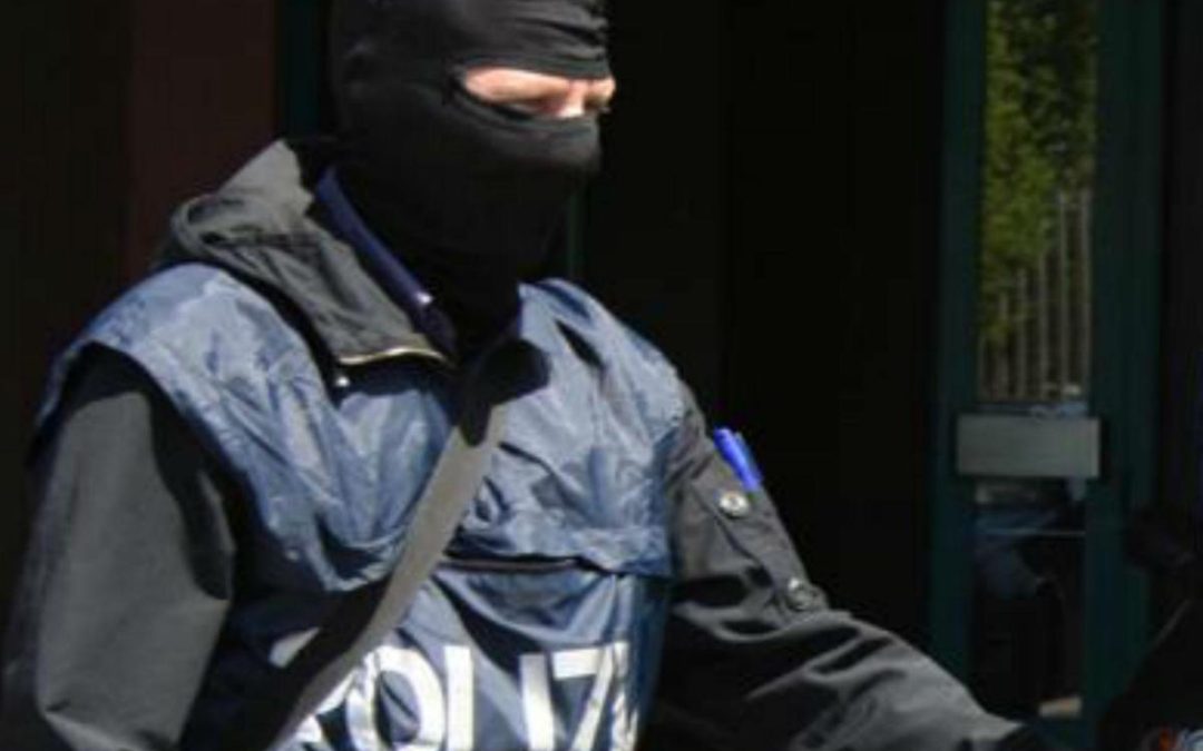 Materiale jihadista e manuale per la fabbricazione armi: arrestato 16enne