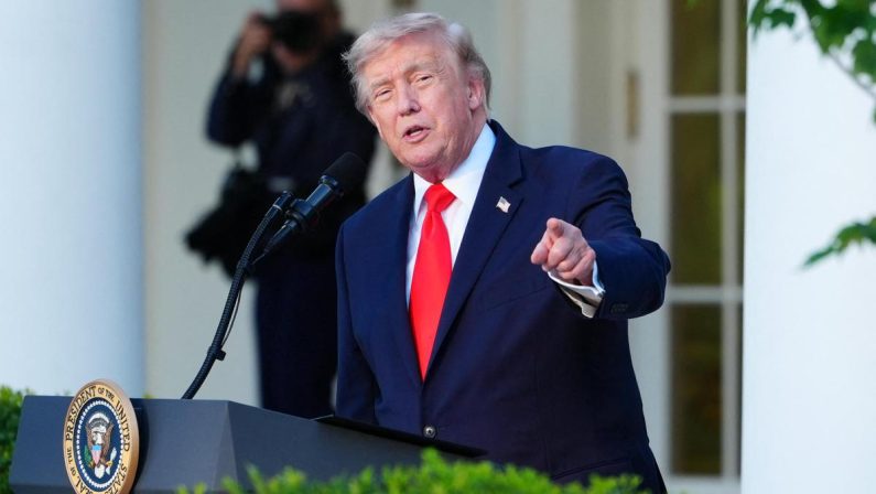 Trump avverte l’Europa: “Dazi del 100% per chi impone digital tax alle aziende Usa”