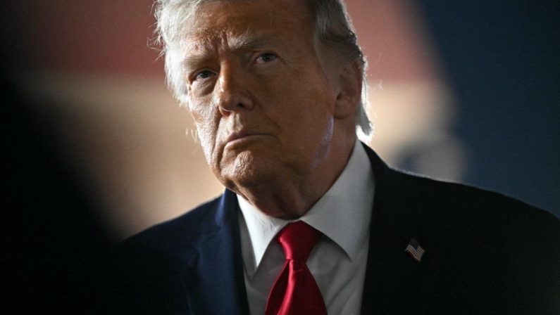 Iran-Usa, Araghchi: “Accordo mai così vicino. Pedaggio obbligatorio a Hormuz”. Trump: “Firma nel weekend o lunedì”