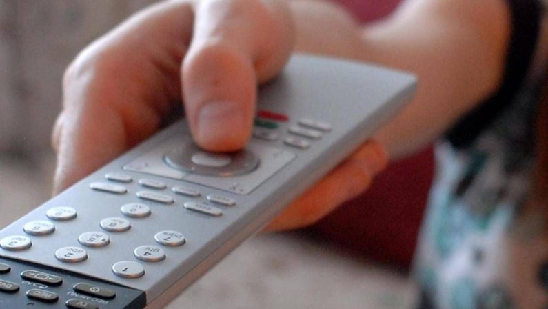 Ascolti tv, 10 giugno: ‘Super Karaoke’ su Canale 5 vince con 19,6%