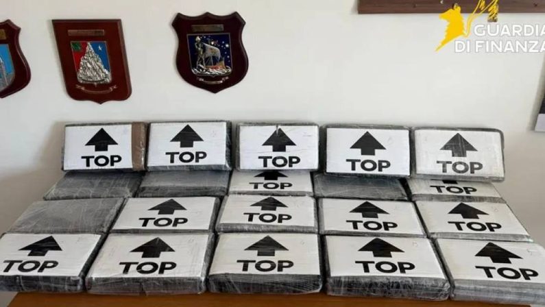 Tarsia, in auto con oltre 22 chili di cocaina: arrestato