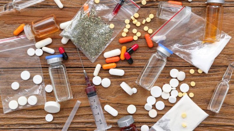 Droga, Locatelli: “Oltre 1.250 sostanze in circolazione, casi anche tra gli under 10”