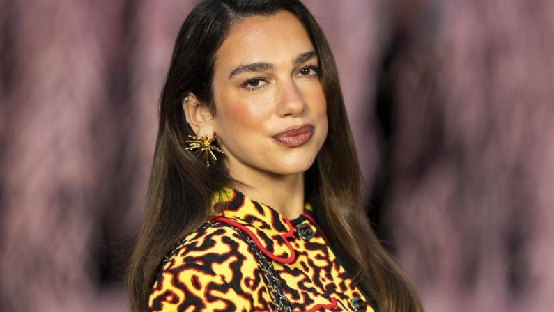 Matrimonio Dua Lipa, i residenti di Palermo contro la pop star: “La città non è il tuo salotto”