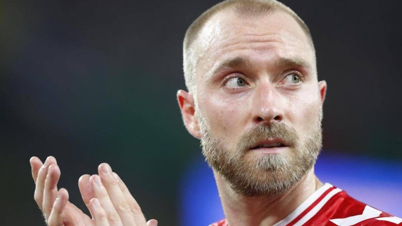 Eriksen rassicura dopo il malore: “Sto bene, ora penso alle vacanze con la mia famiglia”