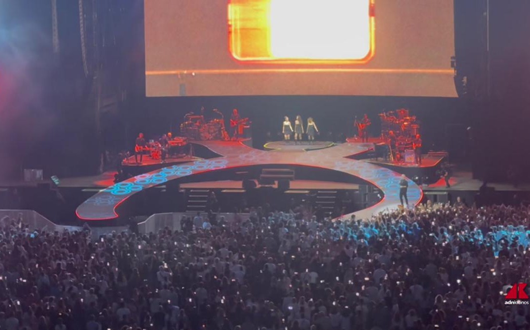 Eros Ramazzotti scalda la sua città, in 42mila allo stadio Olimpico di Roma