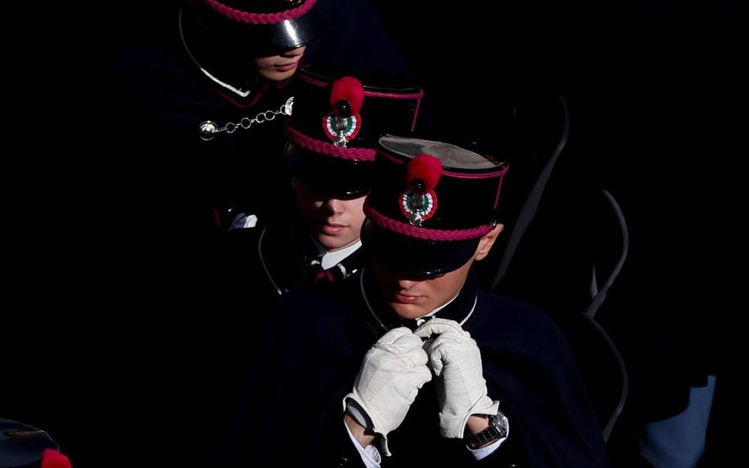 Milano, violenze sessuali per superare esami alla scuola militare Teulié: arrestato un professore