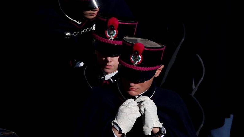 Milano, violenze sessuali per superare esami alla scuola militare Teulié: arrestato un professore