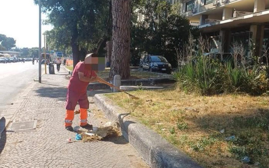Roma, ripulite le aiuole nel degrado intorno alla Nuvola: l’intervento dopo la denuncia dell’Adnkronos
