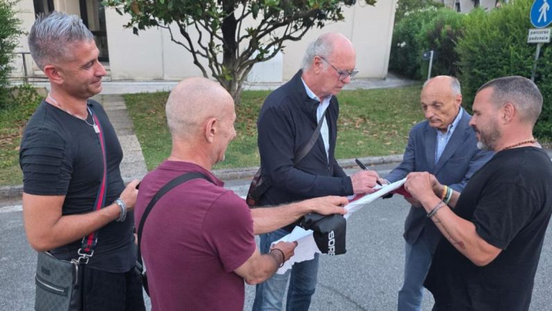 Roma non dimentica Falcao: selfie e autografi con i tifosi, poi spunta… la storica maglia numero 5