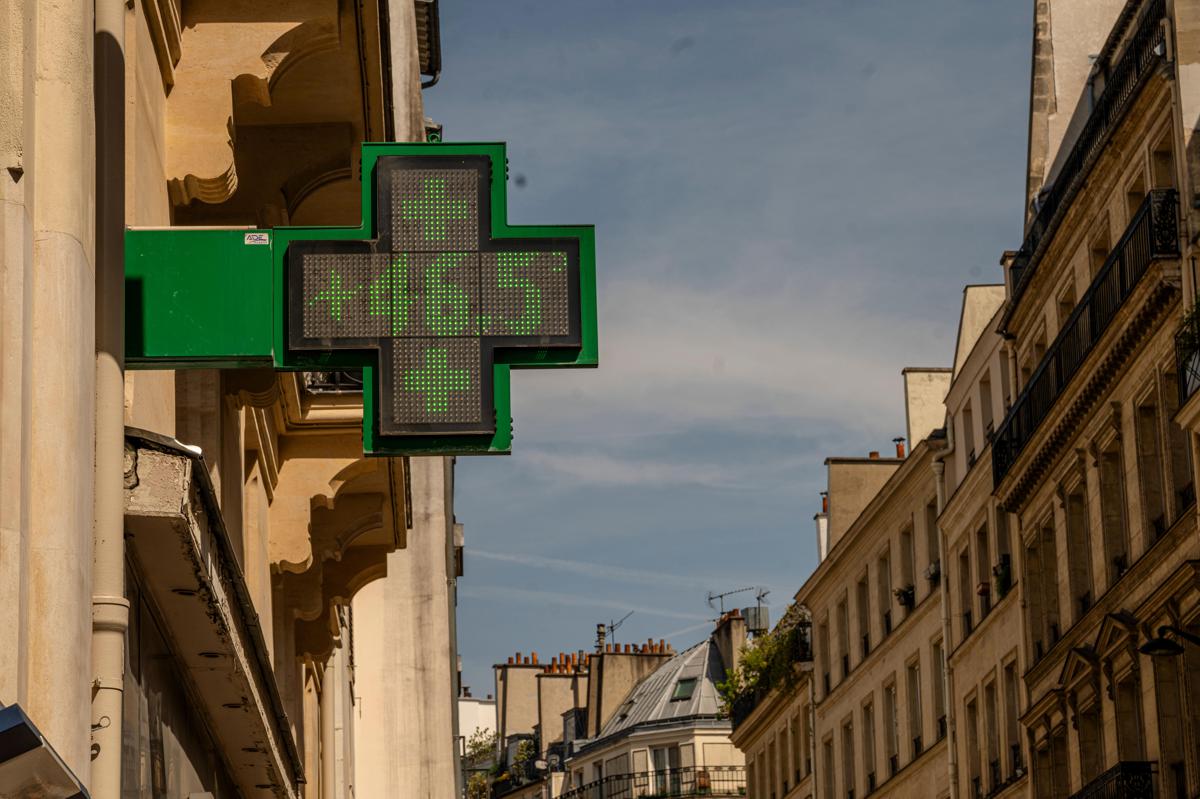 https://www.quotidianodelsud.it/wp-content/uploads/2026/06/farmacia-caldo-francia-fg-2606.jpeg