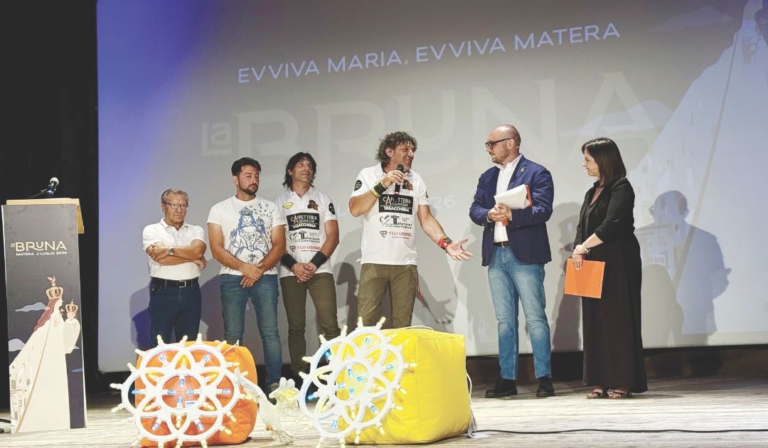 Mariano Iacovone con gli Angeli del Carro e il Generale Tataranni
